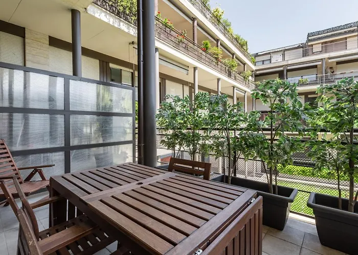 Apartmán Guesthost - Elegant Loft With Balcony! *