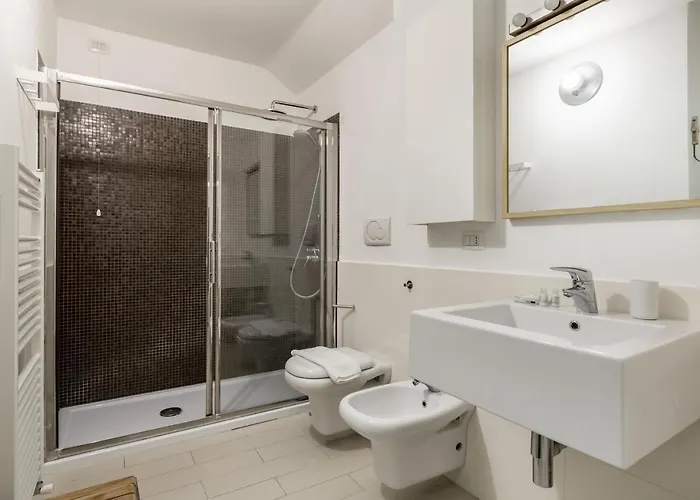 Guesthost - Elegant Loft With Balcony! Milán