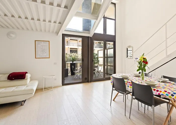 Guesthost - Elegant Loft With Balcony! Apartmán