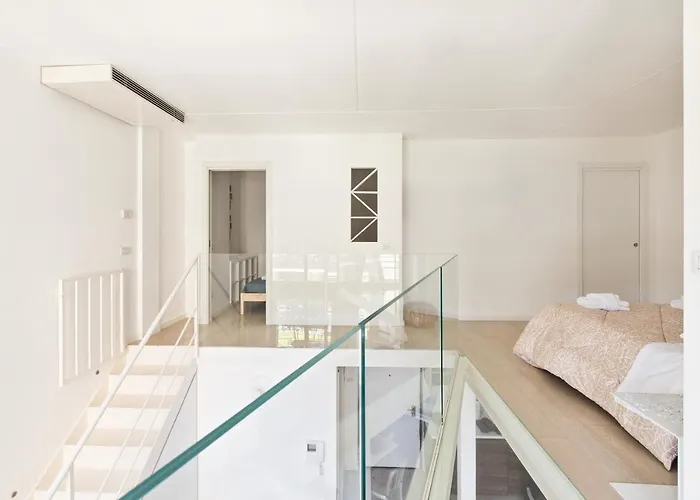 Guesthost - Elegant Loft With Balcony! * Milán