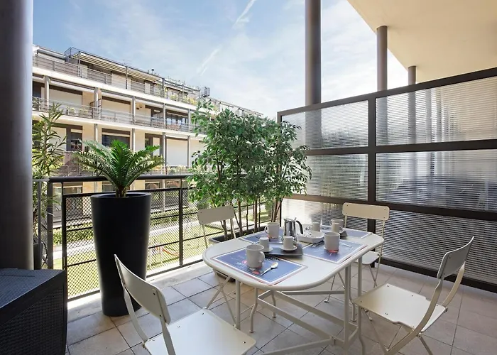 Guesthost - Elegant Loft With Balcony! Apartmán Milán