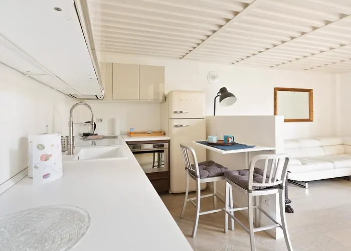 Guesthost - Elegant Loft With Balcony! Apartmán Milán