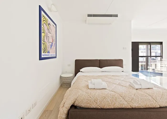 Apartmán Guesthost - Elegant Loft With Balcony! *