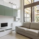 Guesthost - Elegant Loft With Balcony! Apartman