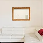 Guesthost - Elegant Loft With Balcony! Apartman *