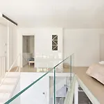 Guesthost - Elegant Loft With Balcony! * Milánó