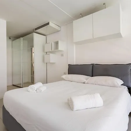Guesthost - Elegant Loft With Balcony! Apartamento *