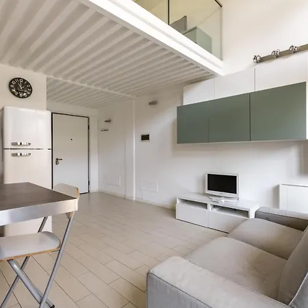Guesthost - Elegant Loft With Balcony! Daire *