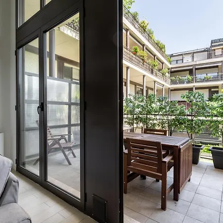 Guesthost - Elegant Loft With Balcony! * Milano