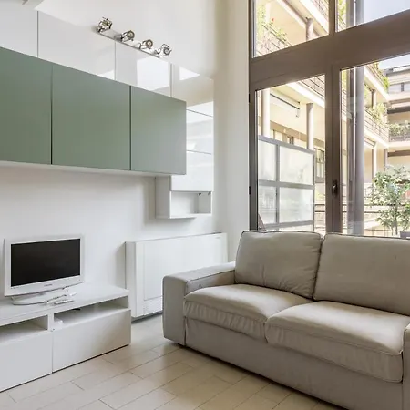 Guesthost - Elegant Loft With Balcony! Daire
