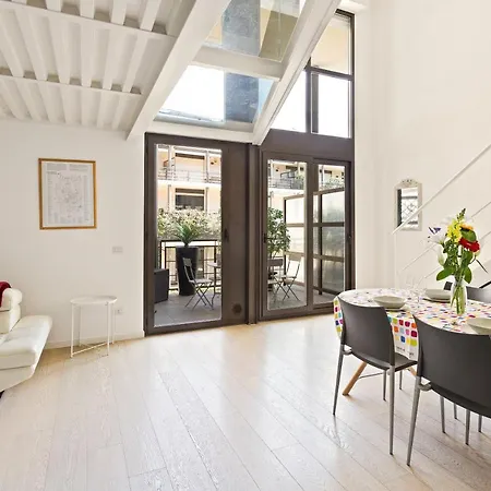 Guesthost - Elegant Loft With Balcony! Daire