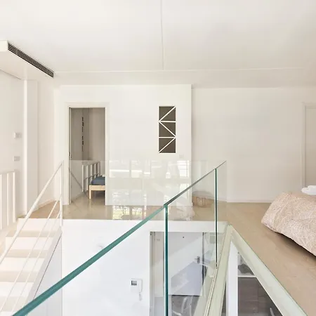 Guesthost - Elegant Loft With Balcony! * Milán