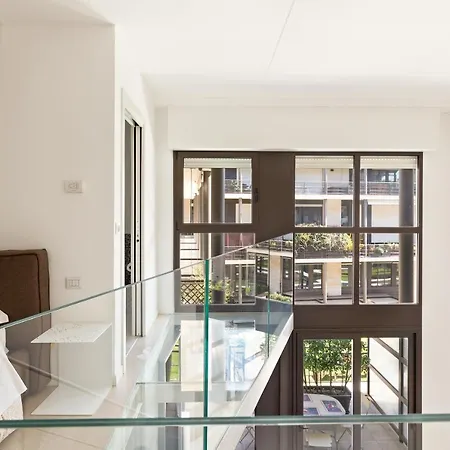 Apartamento Guesthost - Elegant Loft With Balcony! Milán