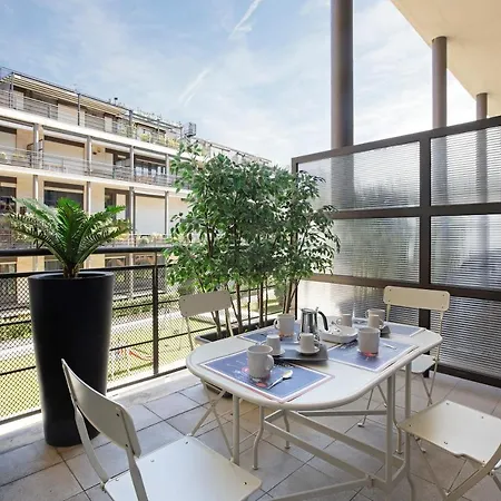 Guesthost - Elegant Loft With Balcony! Daire Milano