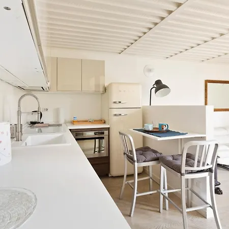 Guesthost - Elegant Loft With Balcony! Daire Milano