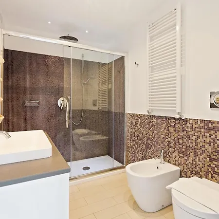 Guesthost - Elegant Loft With Balcony! Daire Milano