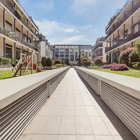 Apartamento Guesthost - Elegant Loft With Balcony! Milán